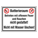 Batterieraum! Betreten mit offenem Feuer und Rauchen nicht gestattet! Nicht mit Wasser löschen! (mit Symbolen P003 und P011)